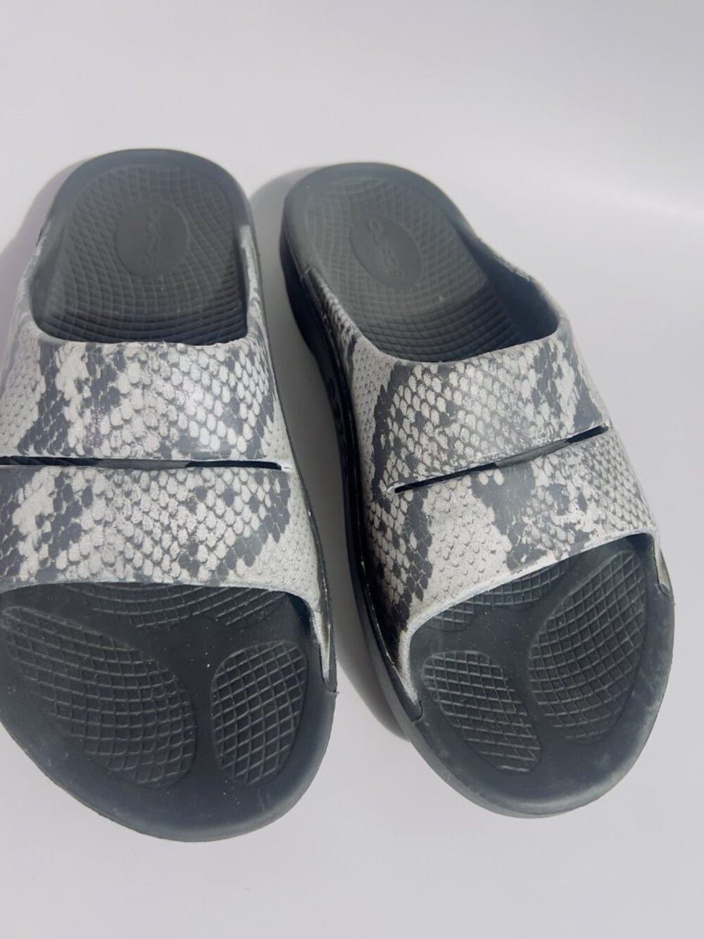 OOFOS OOahh Recovery Slide Sandals Animal Print Women’s 11 / Men’s 9 - Picture 5 of 12